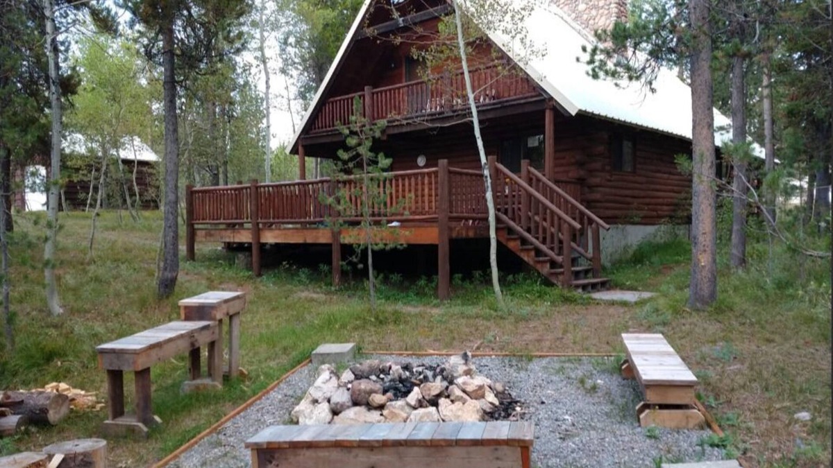 Island Park Cabin | Authentic Island Park Log Cabin Experience in historic Mack's Inn