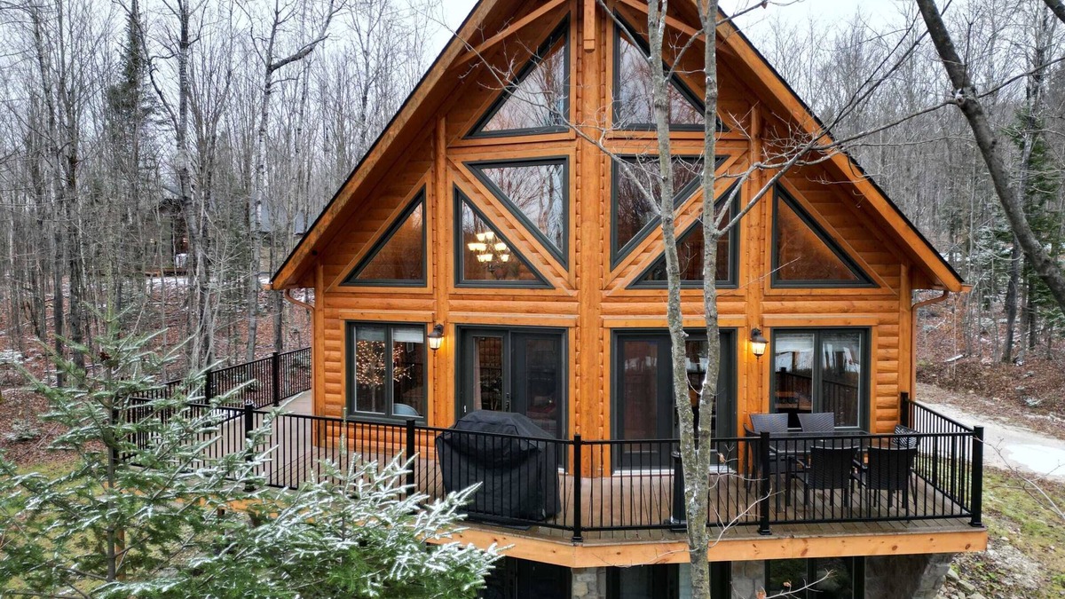 Amherst Apartment | Authentic Log Cabin - Billard, Spa - Le Scandinave
