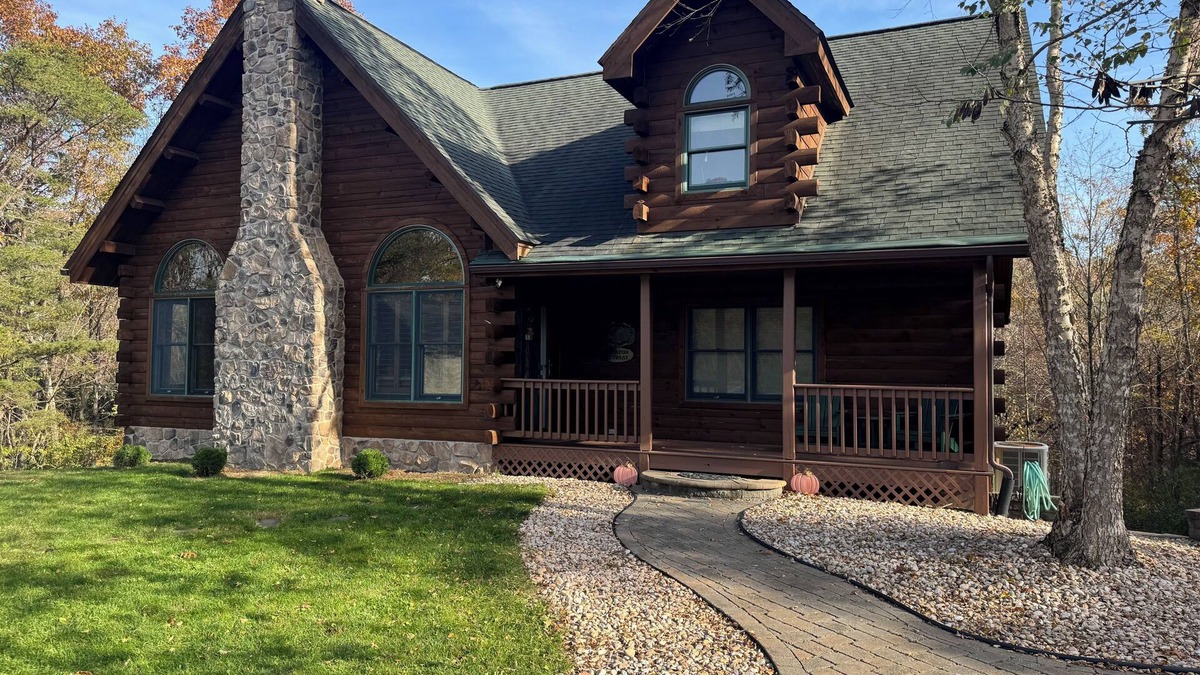 Berkeley Springs Cabin | Authentic Log Cabin Getaway w/Private Hot Tub