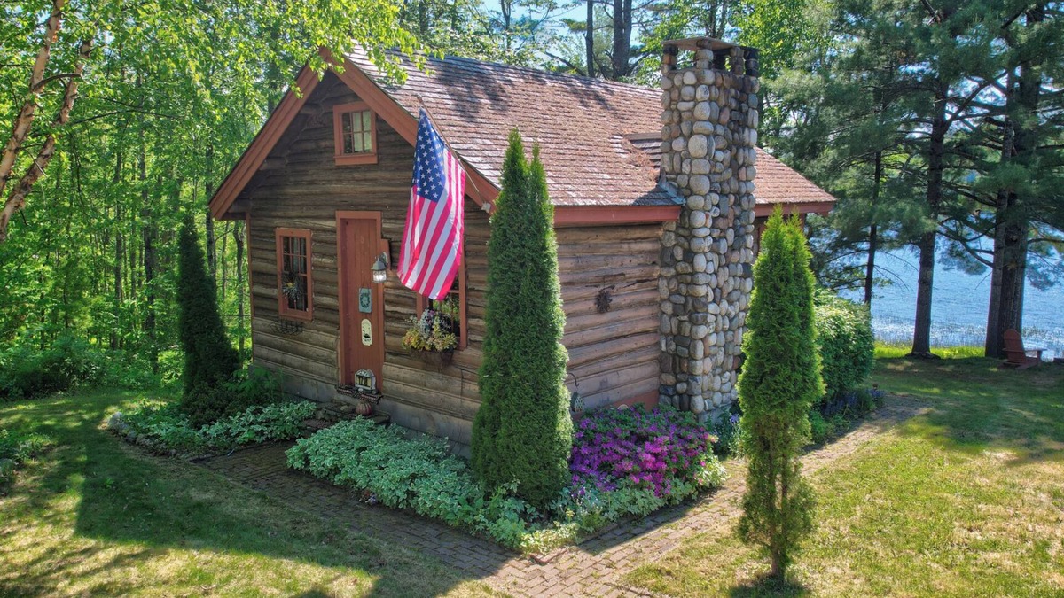 Bucksport Cabin | Authentic Maine Log Cabin | Lakefront | Cozy