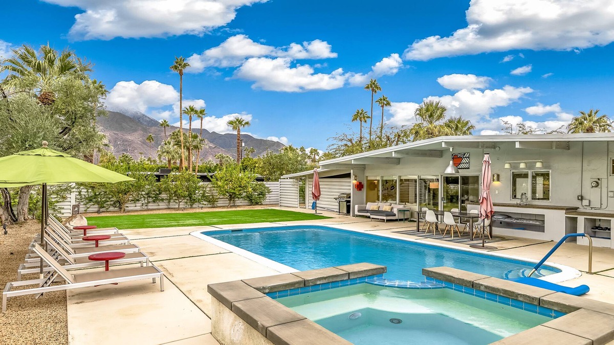 Sunmor House | Authentic mid-century model home with pool, outdoor living & 180º mountain views