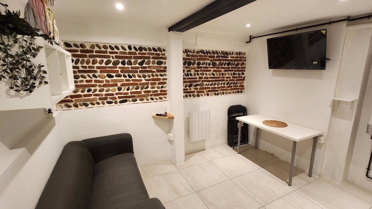 Toulouse City-Centre Apartment | authentic Toulousain - T4 Chalets - Hypercentre - near train station