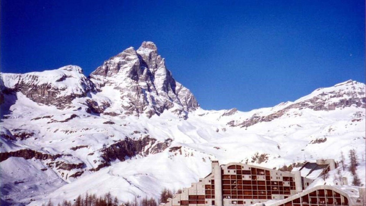 Cervinia Apartment | Autonomous snow outing, 5 beds! Private exit to the snow, 5 beds!