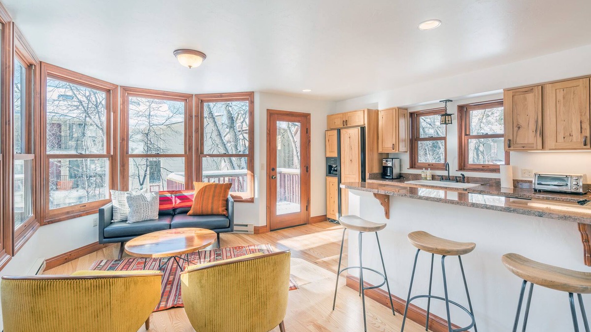 Telluride Condo | AUTUMN COLORS IN TELLURIDE! CHIC & CONVENIENT 2BR/2.5Bth condo-Creekside