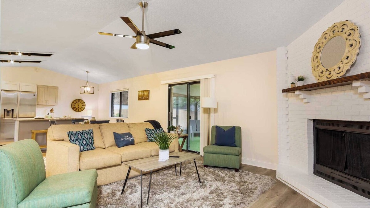 East Arlington House | Autumn Deal! Glimmering Jacksonville Getaway~Grill, Mayo & Beach~Sleeps 7