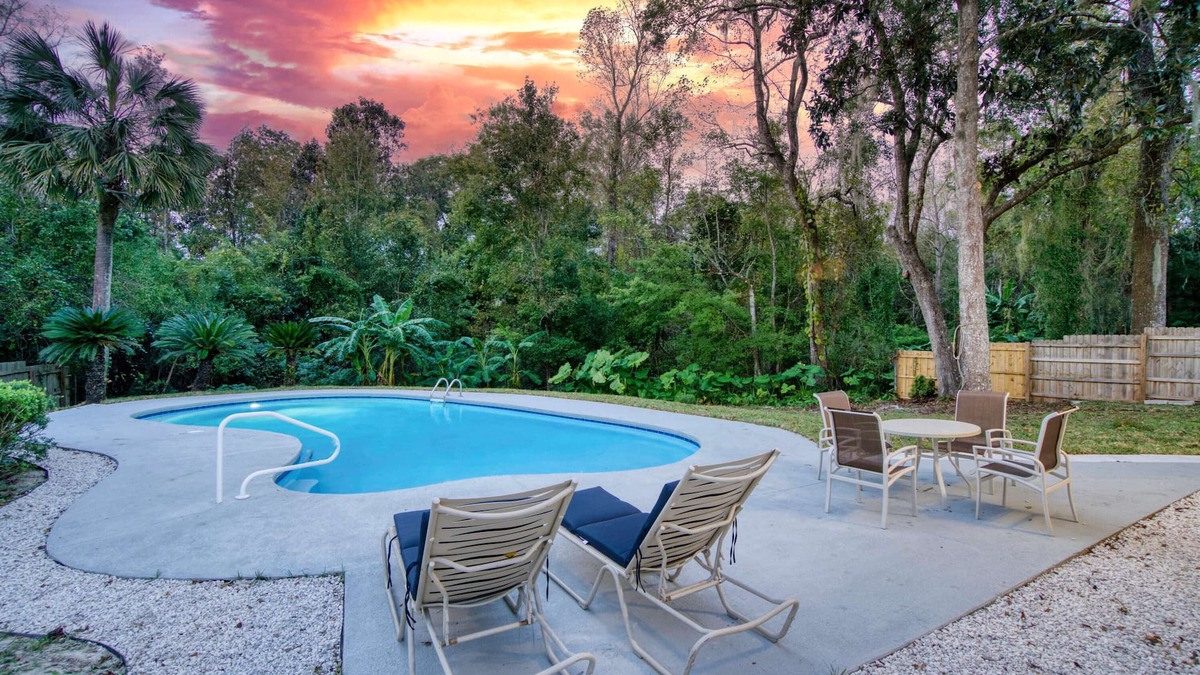 Del Rio House | Autumn Deal! Luxe Poolside Escape~Julington Creek~Grill~Sleeps 10