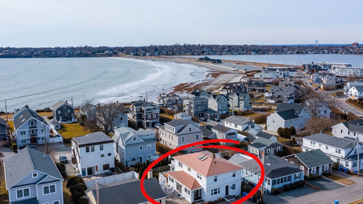 Easton's Point House | AUTUMN ESCAPE/BIG DISCOUNT: "Middletown Beachside Charm, Newport Adventures"