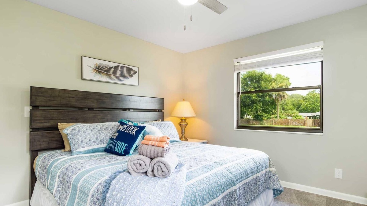 Arlington House | ~Autumn Swim Sleeps 9 Cool Pool~