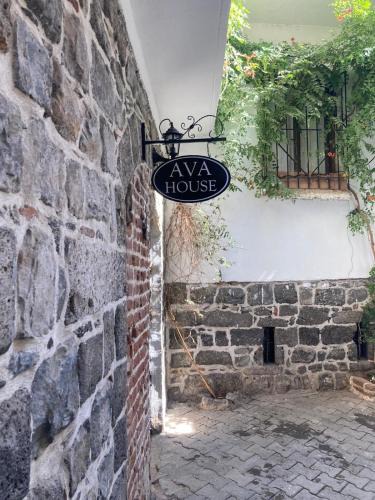 Sur House | Ava House