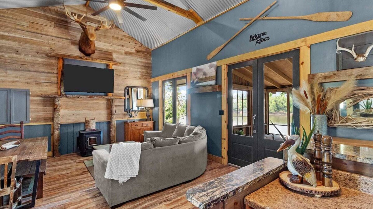 Shreveport Cabin | Avail this weekend! Scenic River Views!