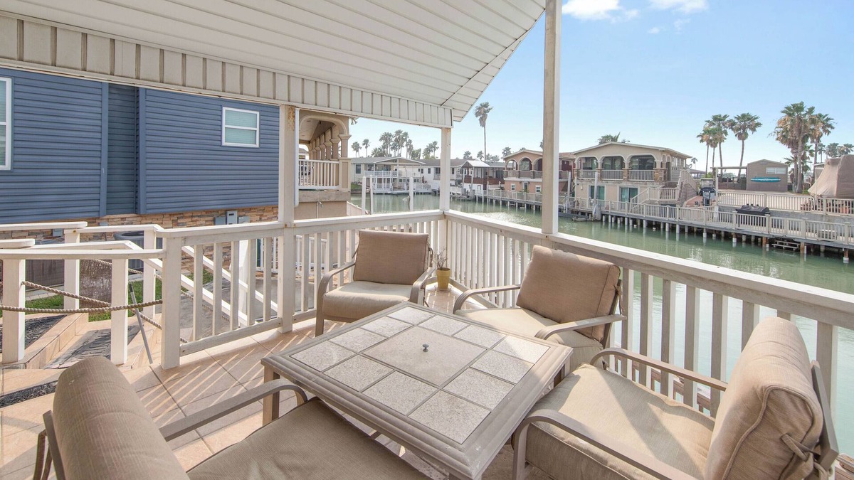 Port Isabel Cottage | Available for Spring! 186 Little Breeze Cottage on the Water
