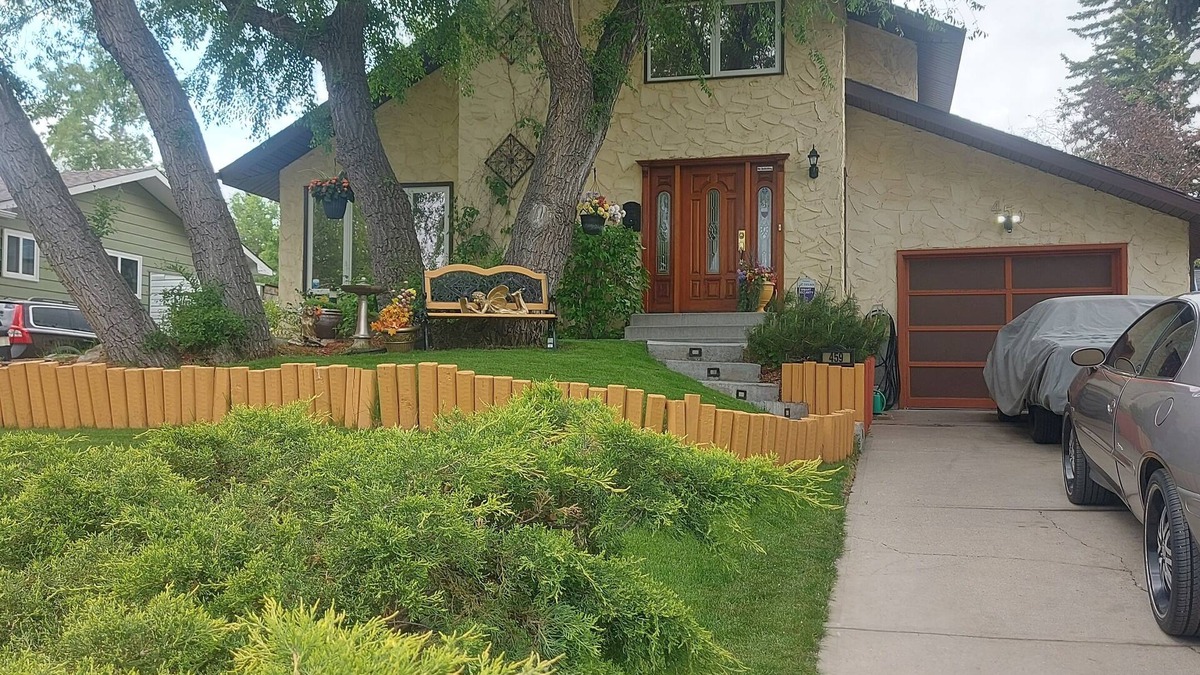 Canyon Meadows House | Available for STAMPEDE! Custom Solar House,Park,Hot Tub, Pool table, Fire Pit,