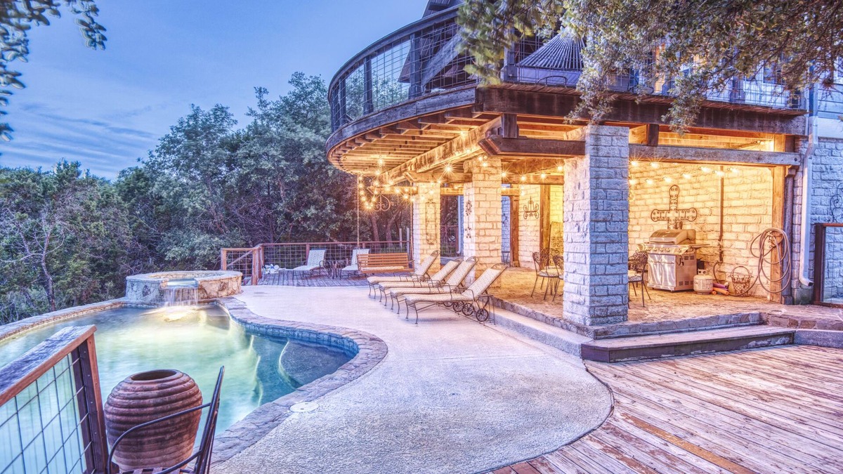 Austin House | AVAILABLE! Hill Country Resort Style SPA/POOL-Sleeps 14 (20min DOWNTOWN