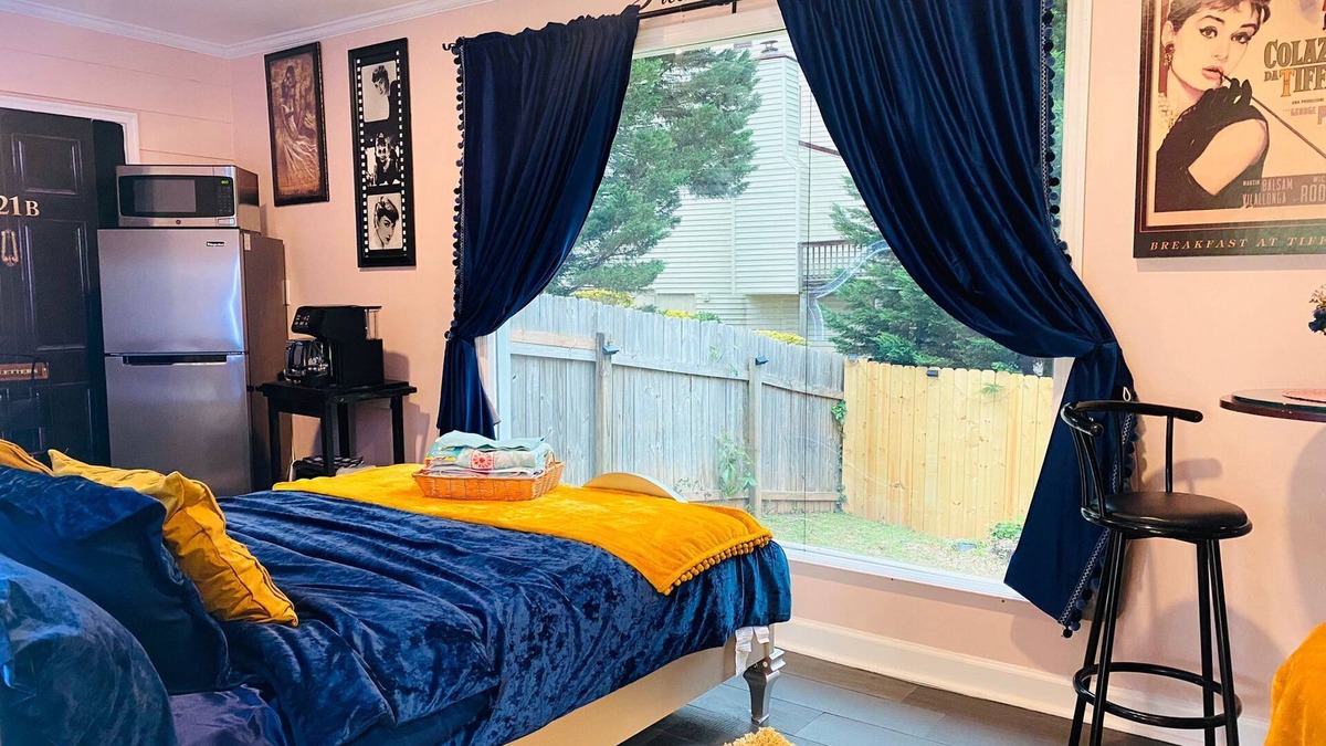Peachtree Corners House | Available to Book now 1 Bedroom Home with nice Glass View