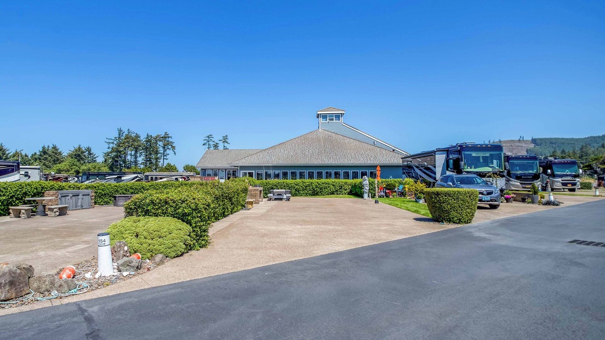 Agate Beach RV Rental | Available with 50AMP, 30AMP, Water/Sewer hook up's, WiFi