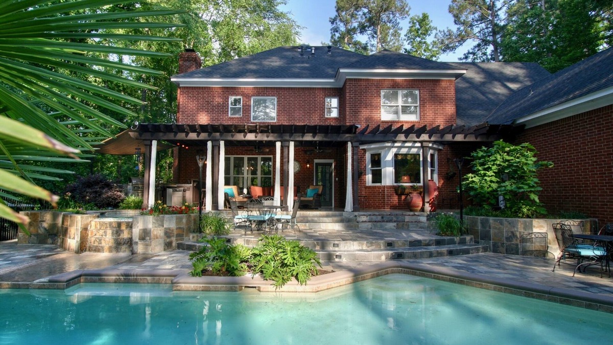 Evans House | Available Year Round! Enjoy the Outdoor Living!