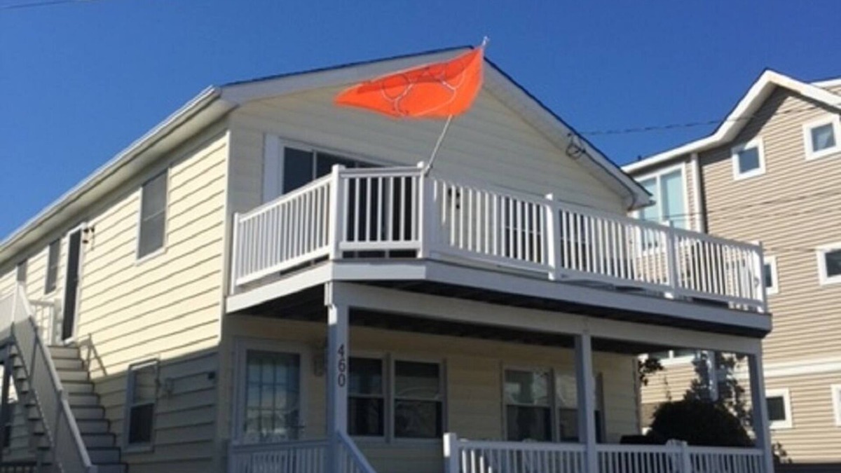 Avalon House | AVALON 3br in amazing location; walk to beach and town; pet friendly