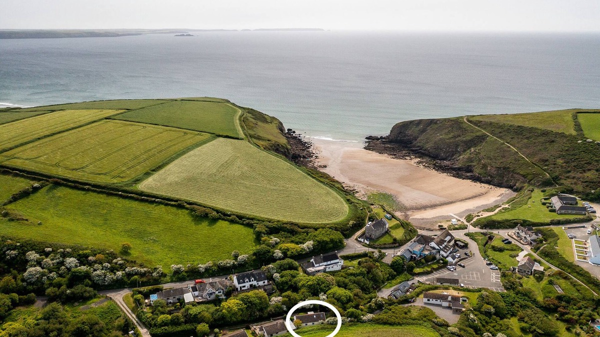 Nolton House | Avalon, Holiday Home Nolton Haven, Sleeps 6, 3 bedrooms, bathrooms