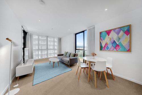 Broadbeach Apartment | Avani Hotel 1BR Private Apt Casino Beach Dining