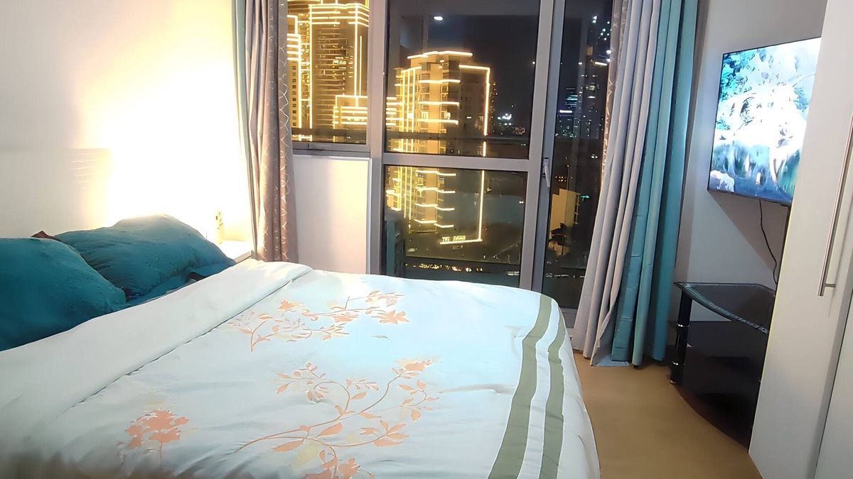Downtown Condo | Aveline Suites Cozy Skyline View @ Acqua Private Residence,