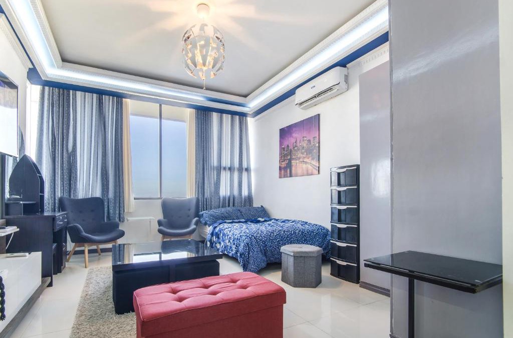 Lahug Apartment | Avenir Condo for rent near IT Park Cebu with FREE Netflix, 49-inch Samsung Curve TV