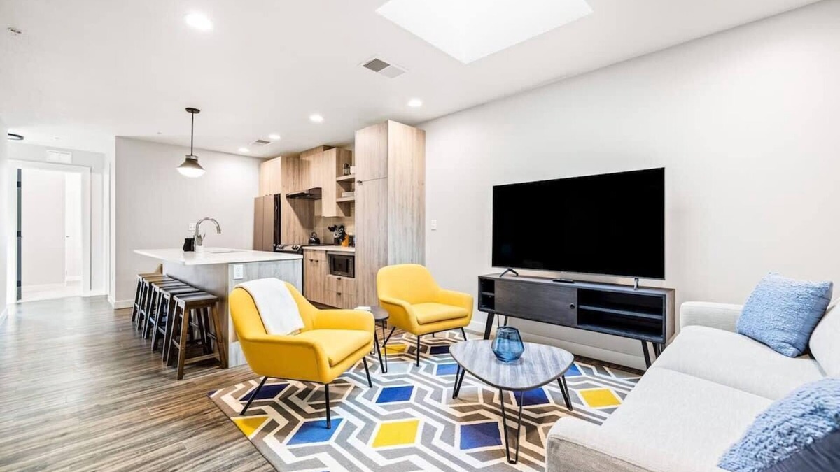 Golden Apartment | Avenue Hotel /Downtown Golden /Golden City Suite