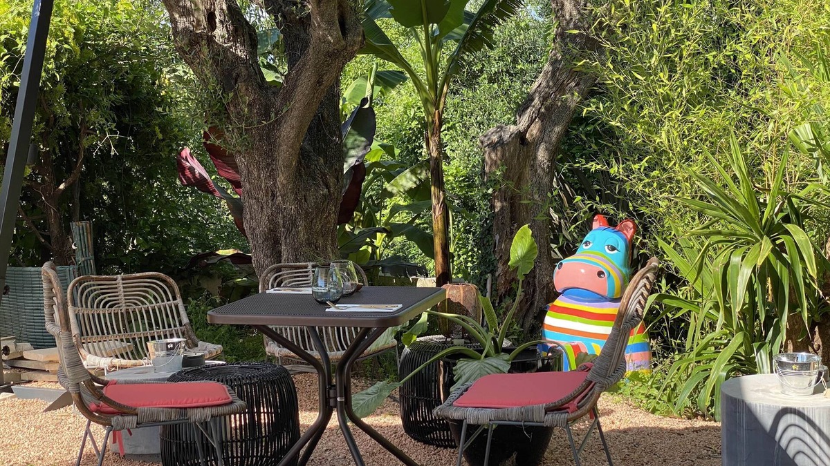 Saint-Jeannet Hotel | AVOCADO Hôtel Restaurant Bar