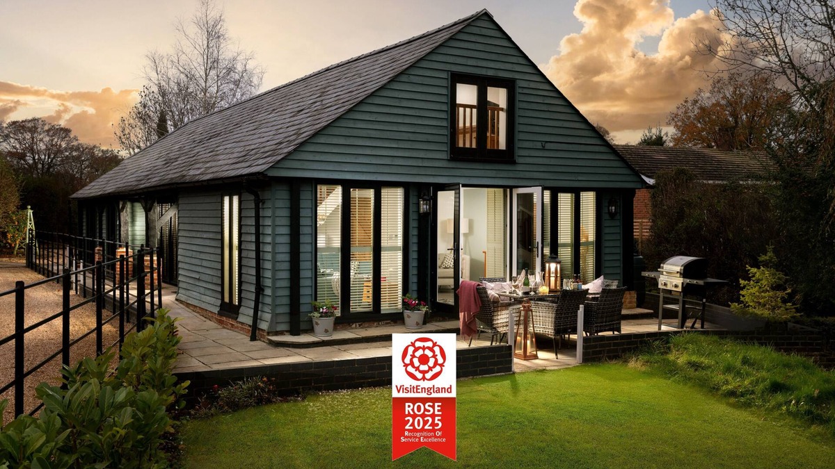 Bishops Waltham House | Award-winning barn conversion offering spacious accommodation near South Downs National Park.