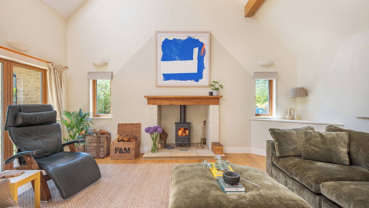 Charlbury House | Award Winning Cotswolds Eco House. Wheelchair & Pet Friendly.