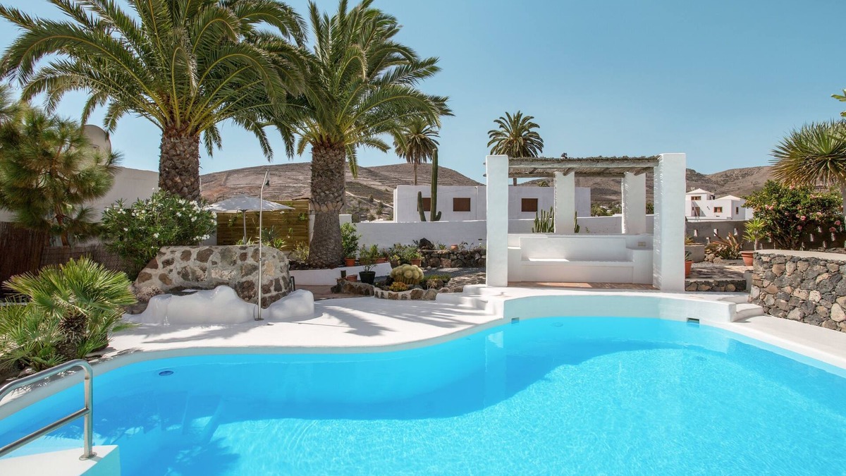 Haria House | Award-Winning Holiday Home "Casita Carmelo" with Mountain Views and Pool