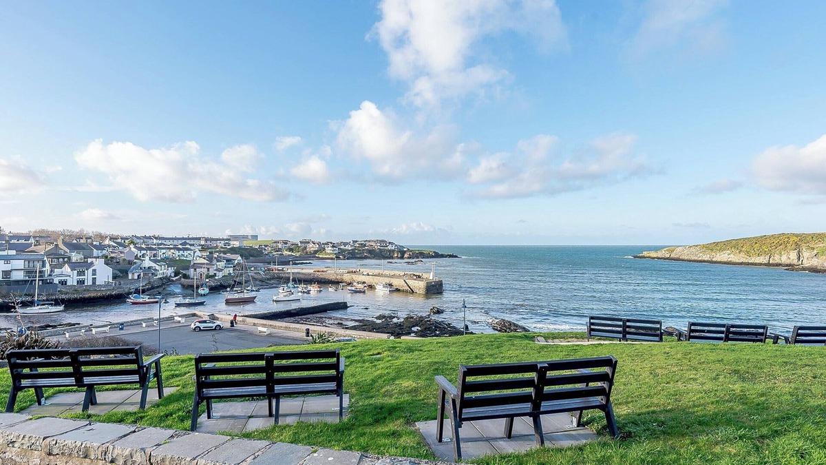 Cemaes Bay Apartment | Awel Y Mor Sea Breeze