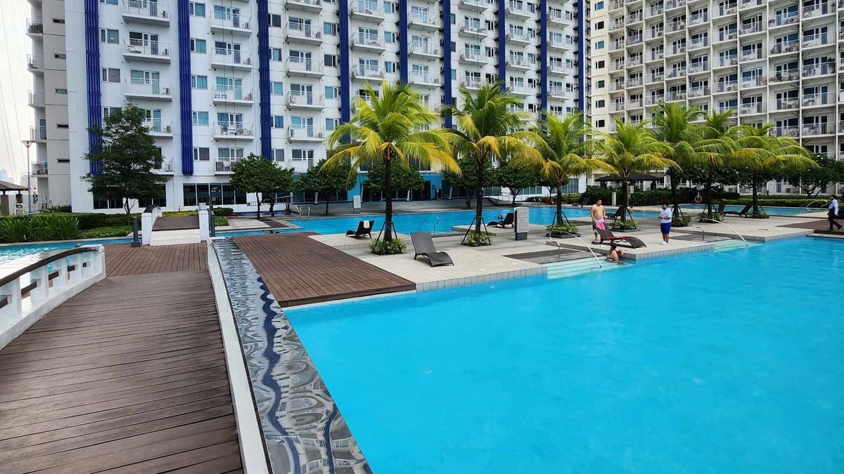 Salcedo Village Condo | Awesome 2BR Staycation in Makati