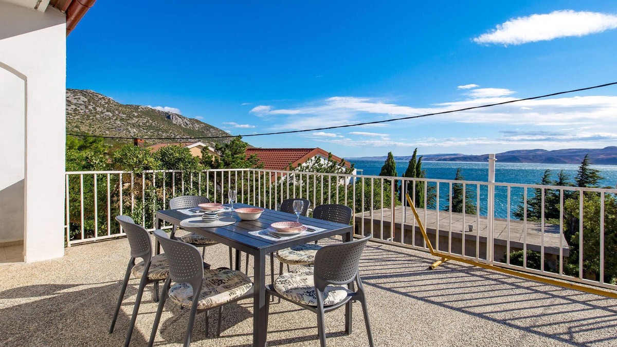 Cesarica Apartment | Awesome apartment in Karlobag- Ribarica