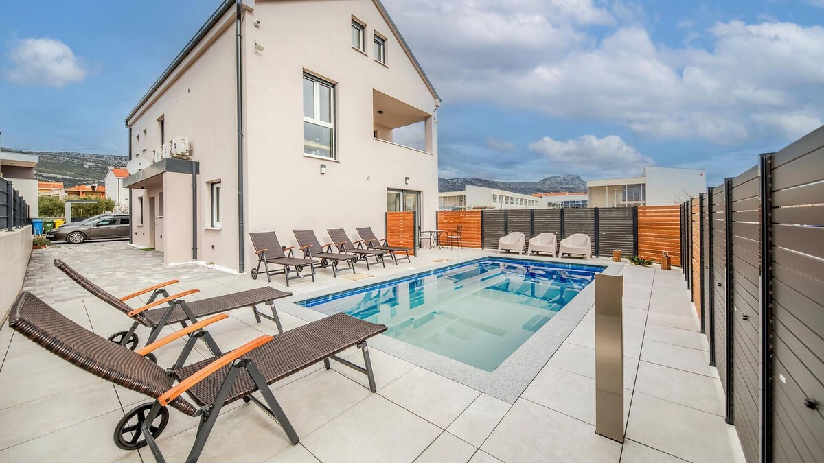 Kastel Novi Apartment | Awesome apartment in Kastel Novi