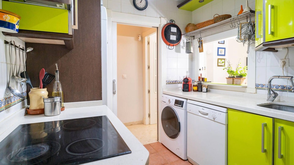 Calahonda Apartment | Awesome apartment in Calahonda with kitchen
