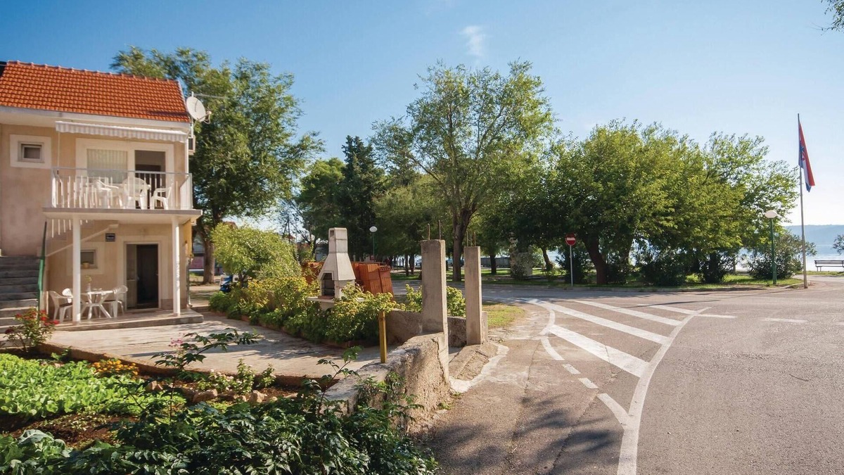 Raslina Apartment | Awesome apartment in Raslina