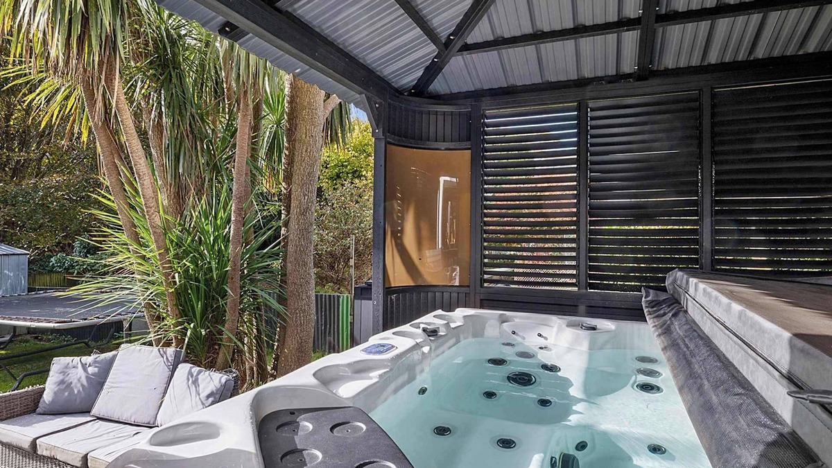New Plymouth CBD House | Awesome Aubrey: Stylish City Retreat