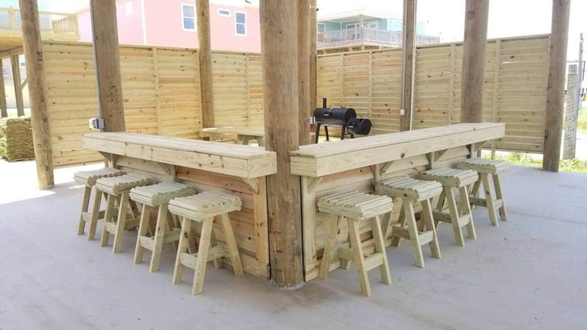 Crystal Beach House | Awesome Deck, fenced yard! Pet & kid friendly!