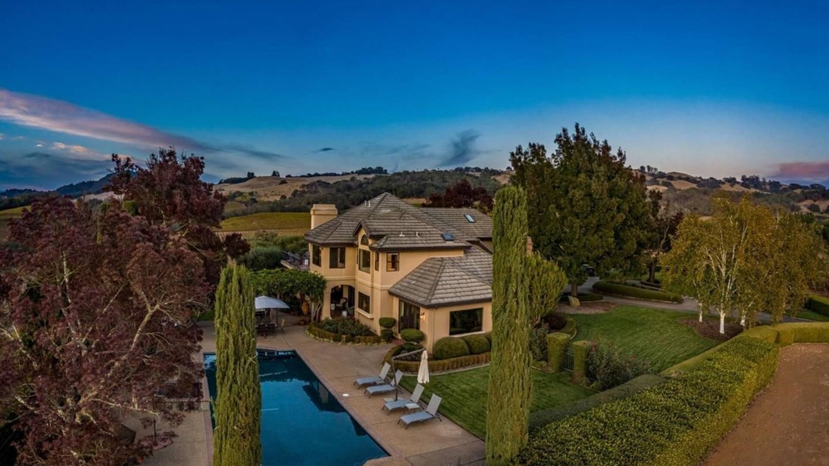 Healdsburg House | Awesome Hilltop Views, Pool, Vineyards, Olive Trees, 5 mins to Healdsburg