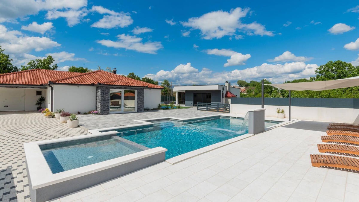 Grubine House | Awesome home in Grubine with sauna