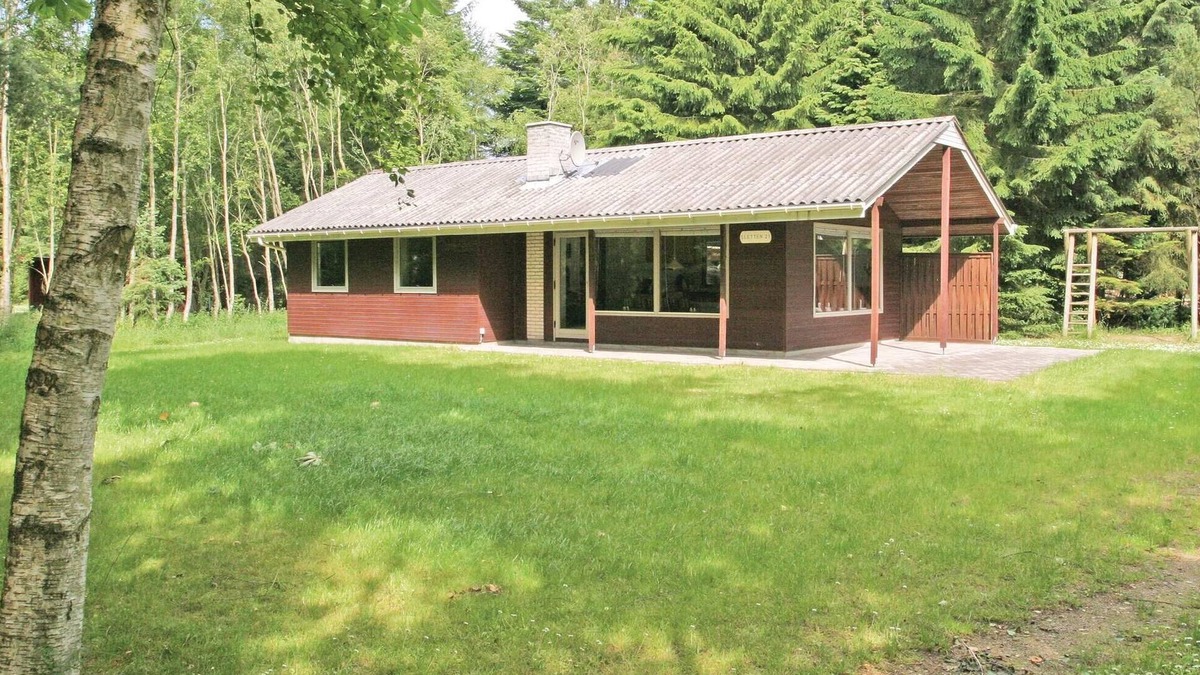 Helberskov Strand House | Awesome home in Hadsund with kitchen