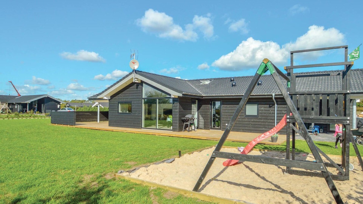 Odde House | Awesome home in Hadsund with WiFi