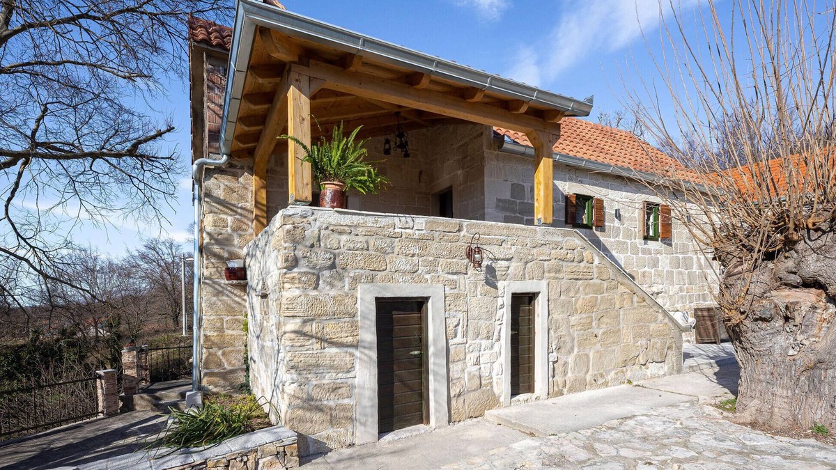Sinj House | Awesome home in Obrovac Sinjski