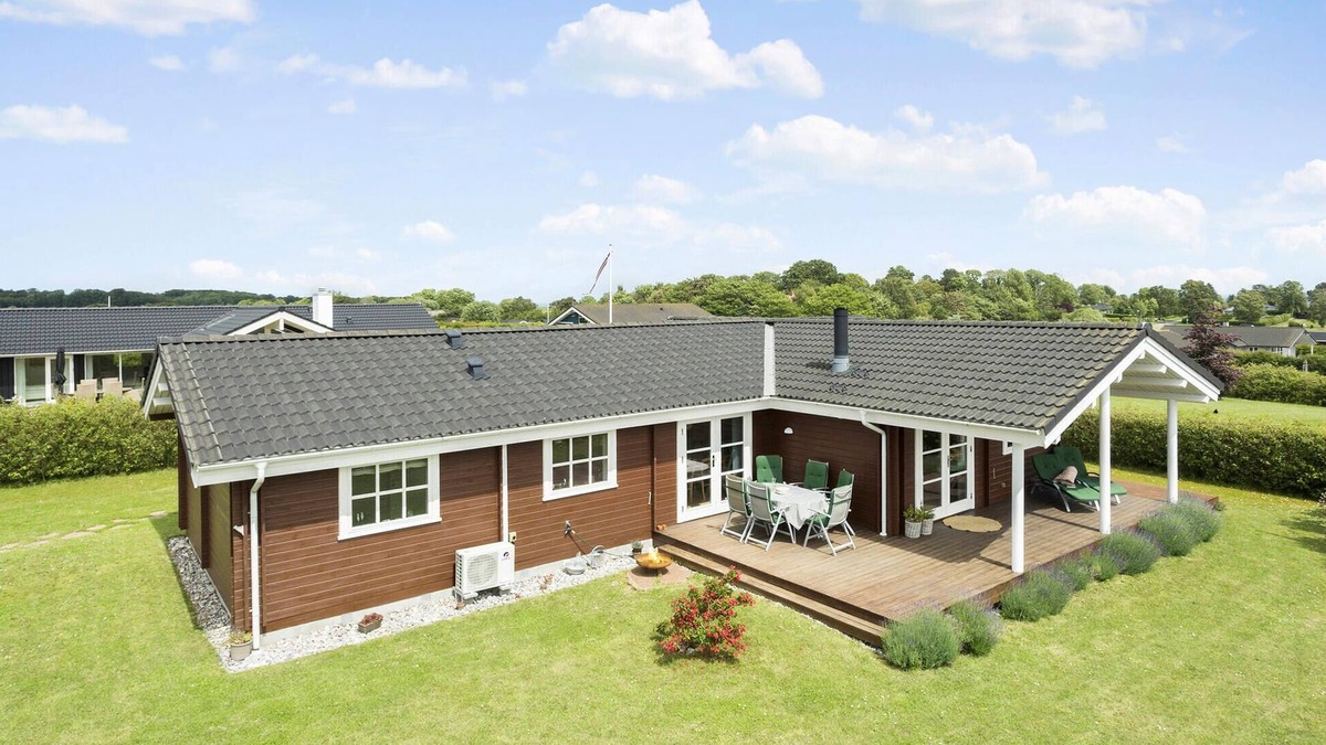Østerskov House | Awesome home in Humble with sauna