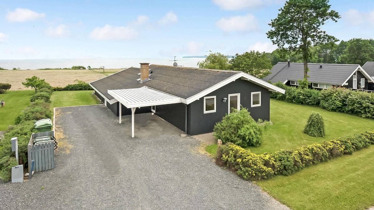 Pøt Strandby House | Awesome home in Juelsminde with sauna
