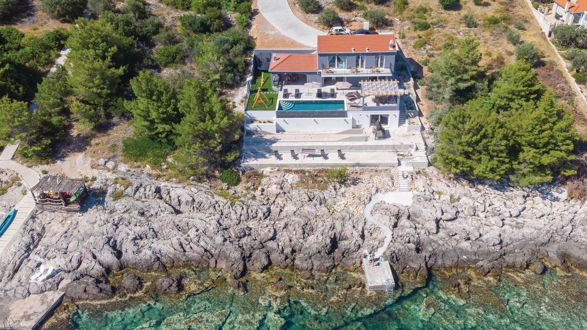 Blato House | Awesome home in Karbuni with sauna