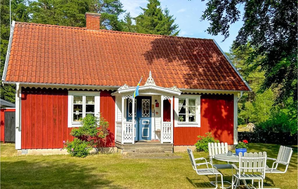 Hagaby House | Awesome Home In Löttorp With Kitchen