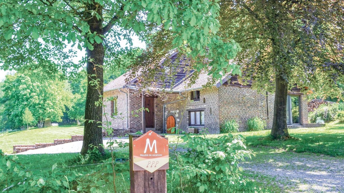Beauraing House | Awesome home in Pondrôme