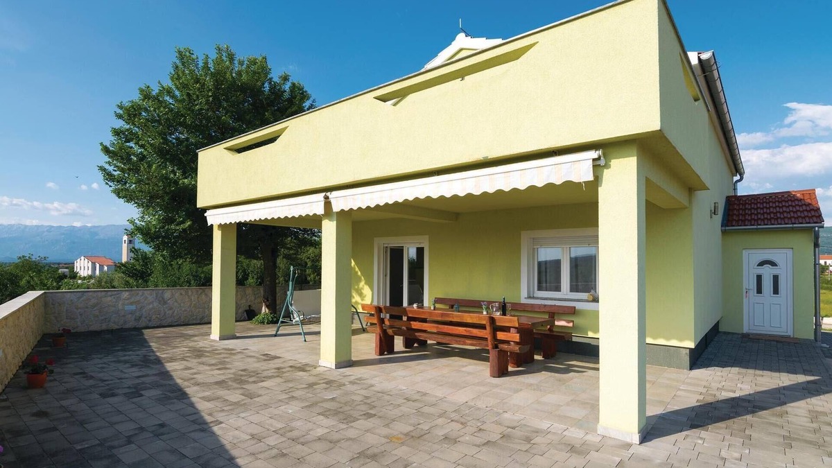 Pridraga House | Awesome home in Pridraga with WiFi