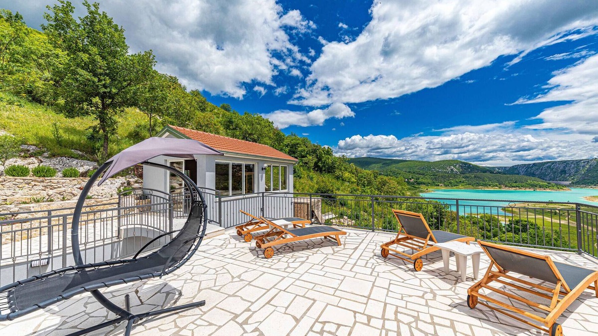 Prolozac House | Awesome home in Ricice with sauna